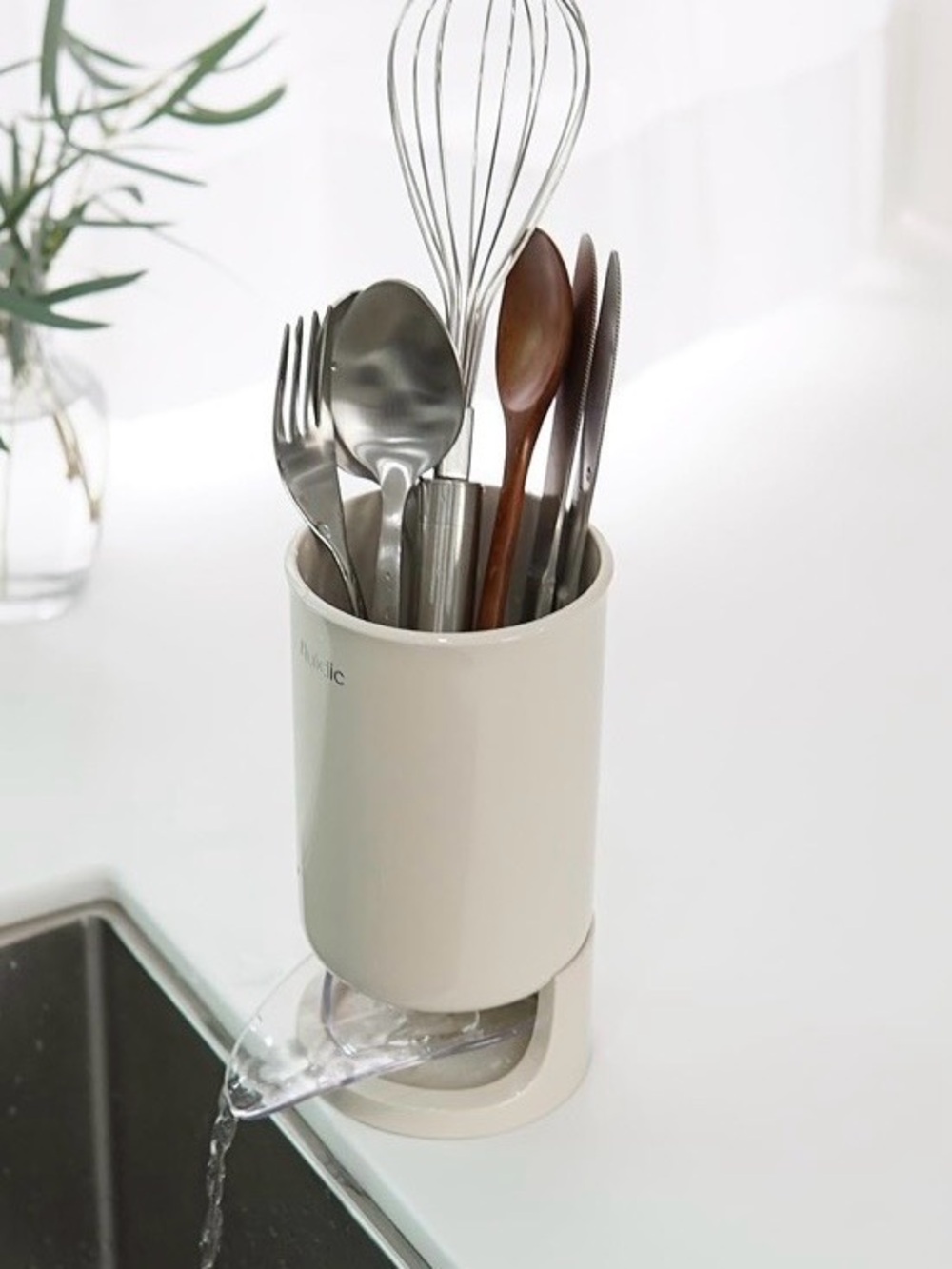 CARROTEZ. Neutral Ceramic Cutlery Holder with Drain Spout. No utensils. Beige